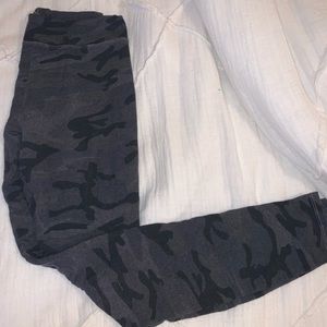 Sundry Camo Legging